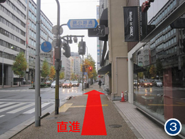 錦小路通を超えてそのまま直進
